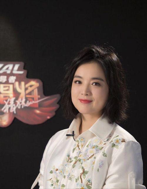 歌手白雪图片,歌声如梦，温暖心灵的音乐使者