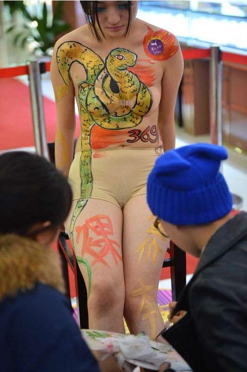 高速裸奔女生活照