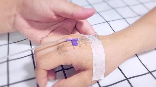 在医院输液的真实照片,医院输液现场温情瞬间